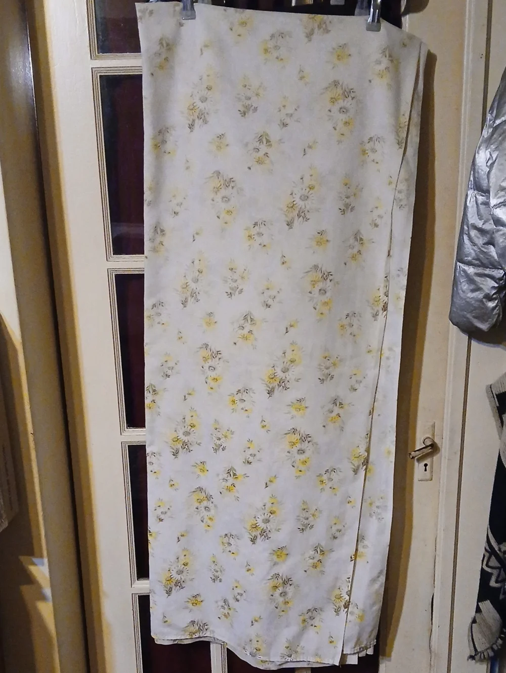 Source Unknown White and Yellow Floral Bedding Sheet